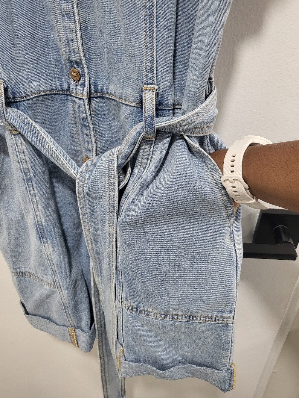 NWOT Vici Rudi Ruffle Sleeve Denim Romper - Size Medium - Picture 8 of 12